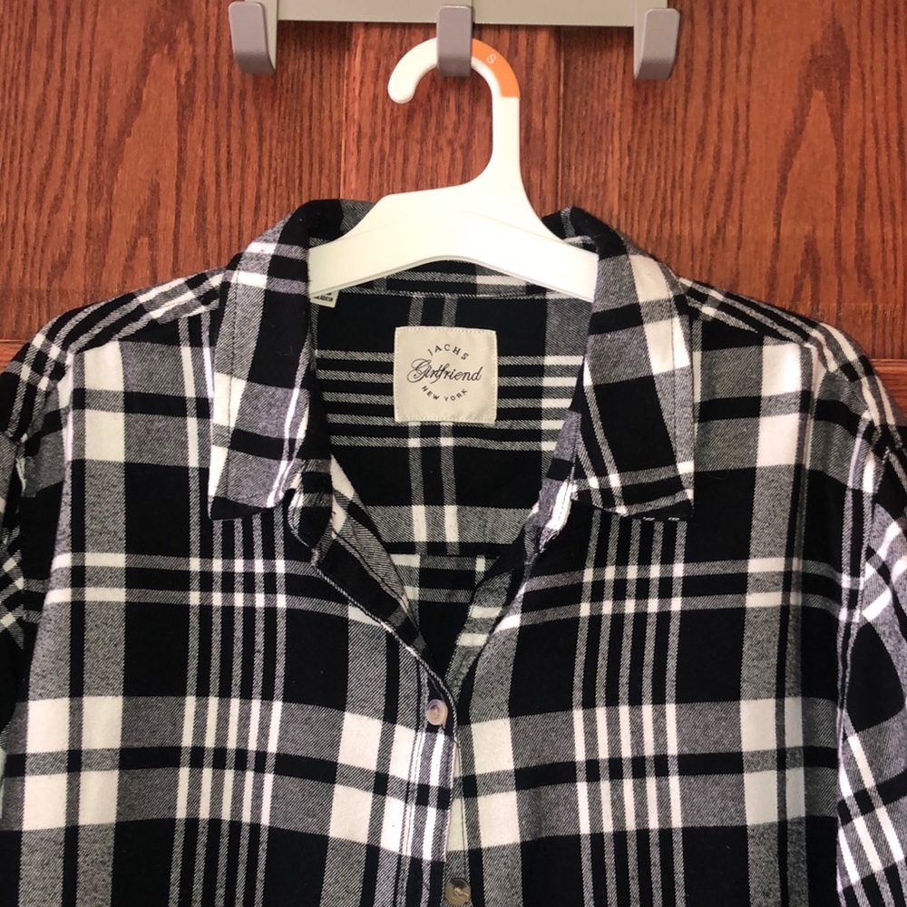 JACHS Girlfriend Black and White Boxy Button Down Shirt - Picture 5 of 7